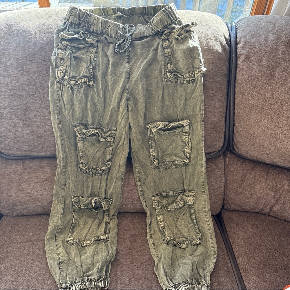 Earthbound Trading Co Cargo Joggers Green Size Small  NWOT Baggy